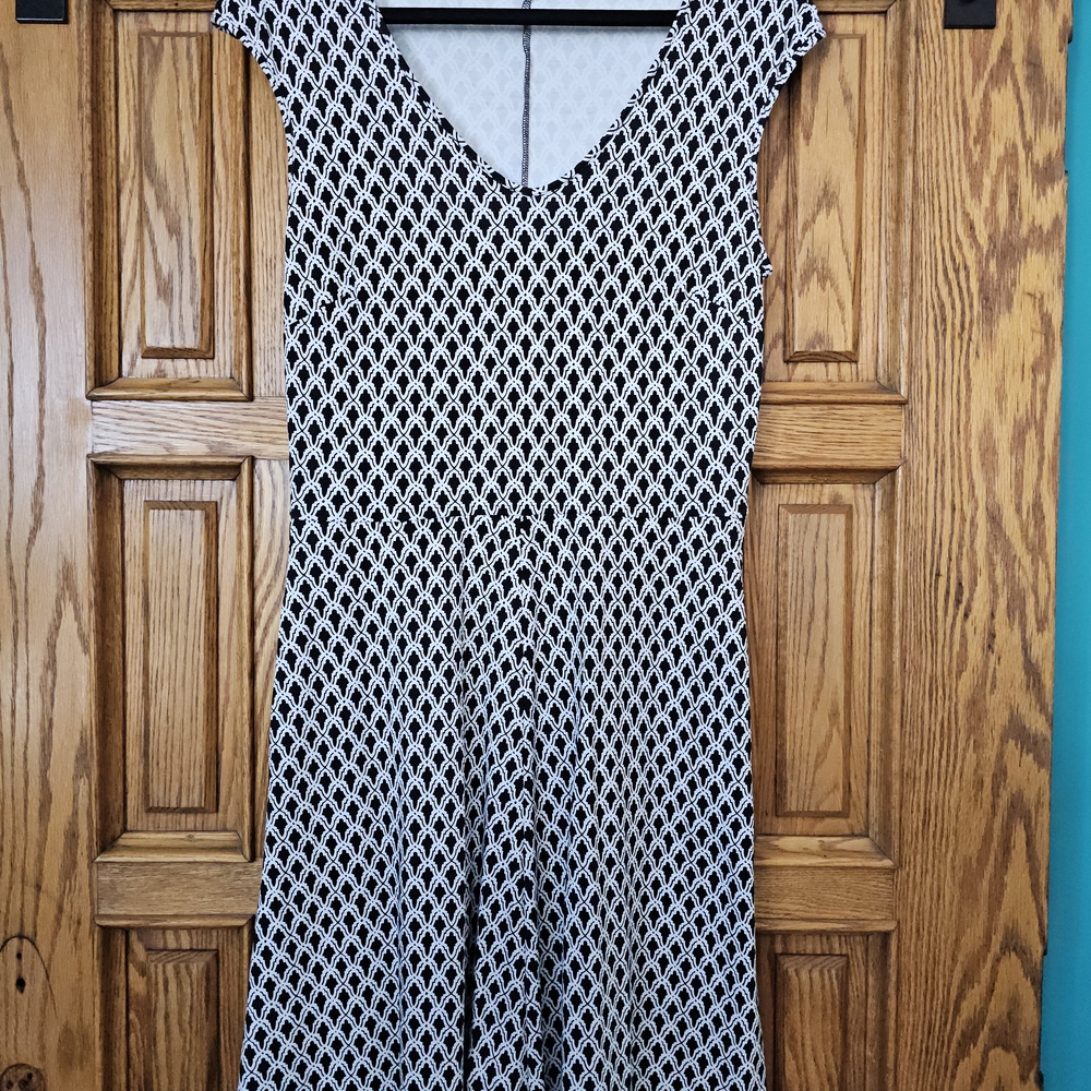 New York & Company Black and White Geometric Midi Dress